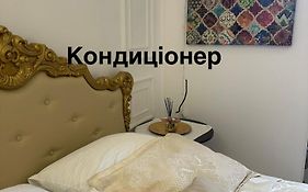 Vintage Apartment Kotlyarska10